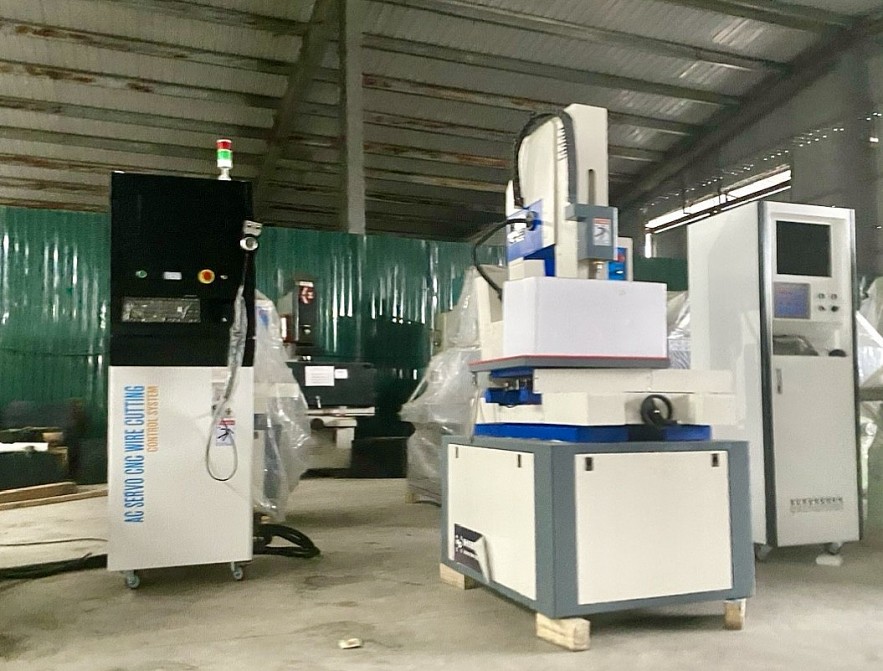 Hải quan khởi tố 2 vụ buôn lậu máy móc đã qua sử dụng, trục lợi tiền tỷ