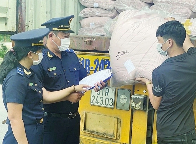 tuyen chien khong khoan nhuong voi buon lau hang gia dip tet