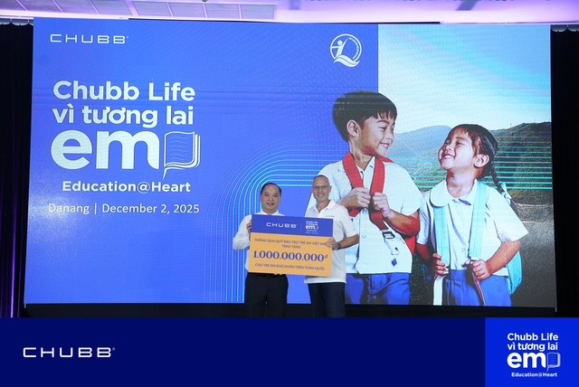 Chubb Life Việt Nam dành hơn 1 tỷ đồng hỗ trợ học sinh khó khăn và các địa phương gánh chịu thiên tai