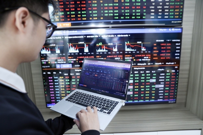 chung khoan ngay 912 ap luc ban gia tang vn index ngat mach tang