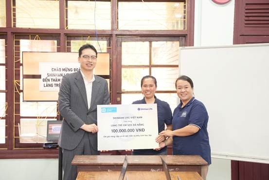Shinhan Life Việt Nam hỗ trợ làng trẻ em SOS tại Đà Nẵng và Huế