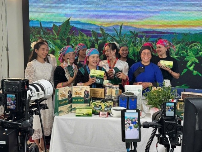 thuc day thuong mai dien tu nang gia tri nong san viet