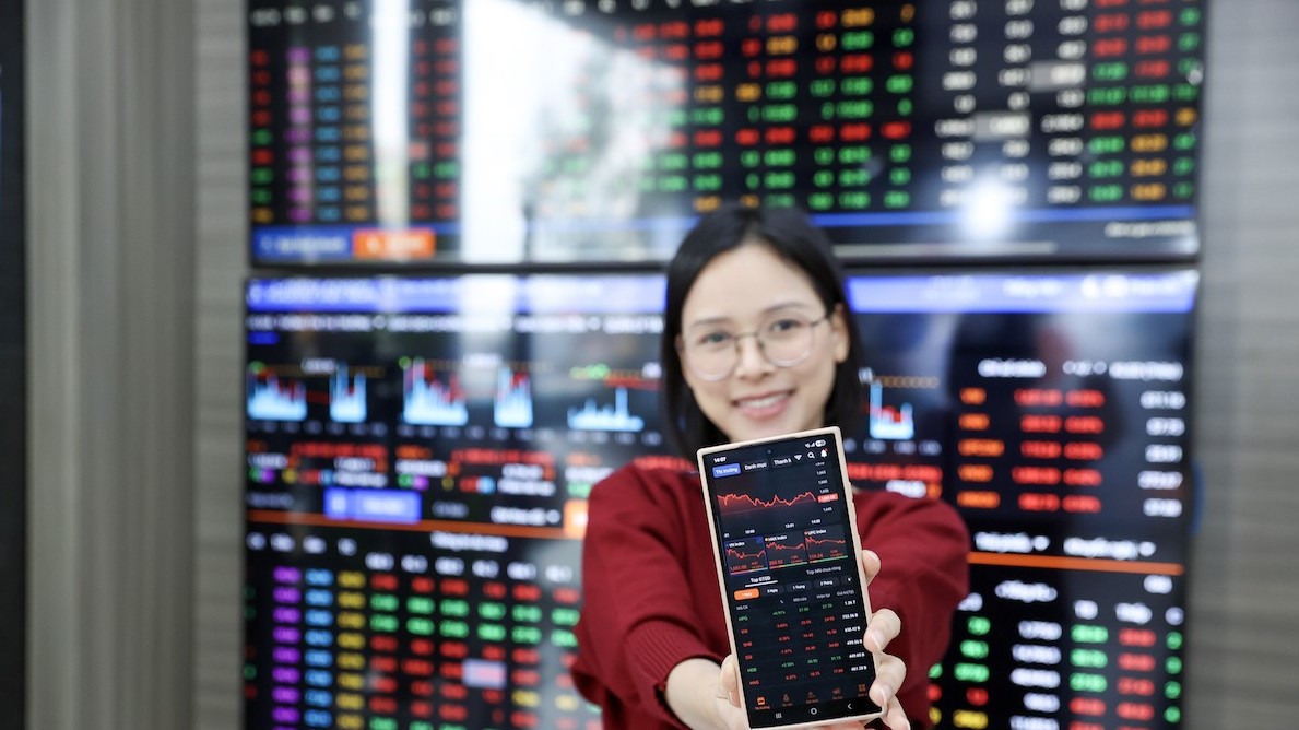 Chứng khoán phái sinh ngày 9/1: Dòng tiền sôi động, chênh lệch âm mở rộng khi áp lực điều chỉnh gia tăng