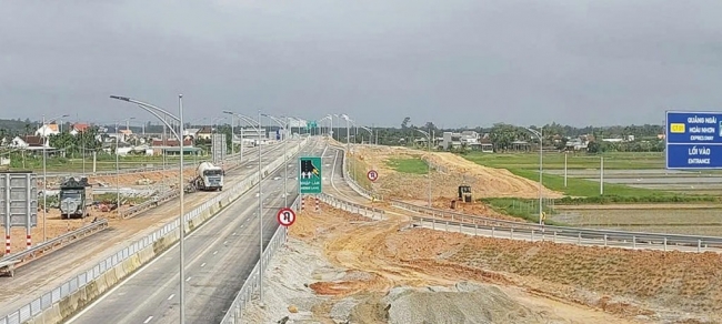 "Chạy nước rút" để về đích 3.000 km cao tốc trong năm 2025