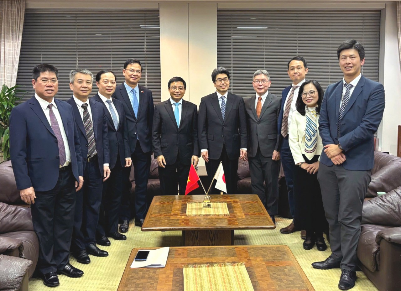 Bộ trưởng Nguyễn Văn Thắng làm việc với Thống đốc Ngân hàng Hợp tác quốc tế Nhật Bản Bộ trưởng Nguyễn Văn Thắng làm việc với Thống đốc Ngân hàng Hợp tác quốc tế Nhật Bản