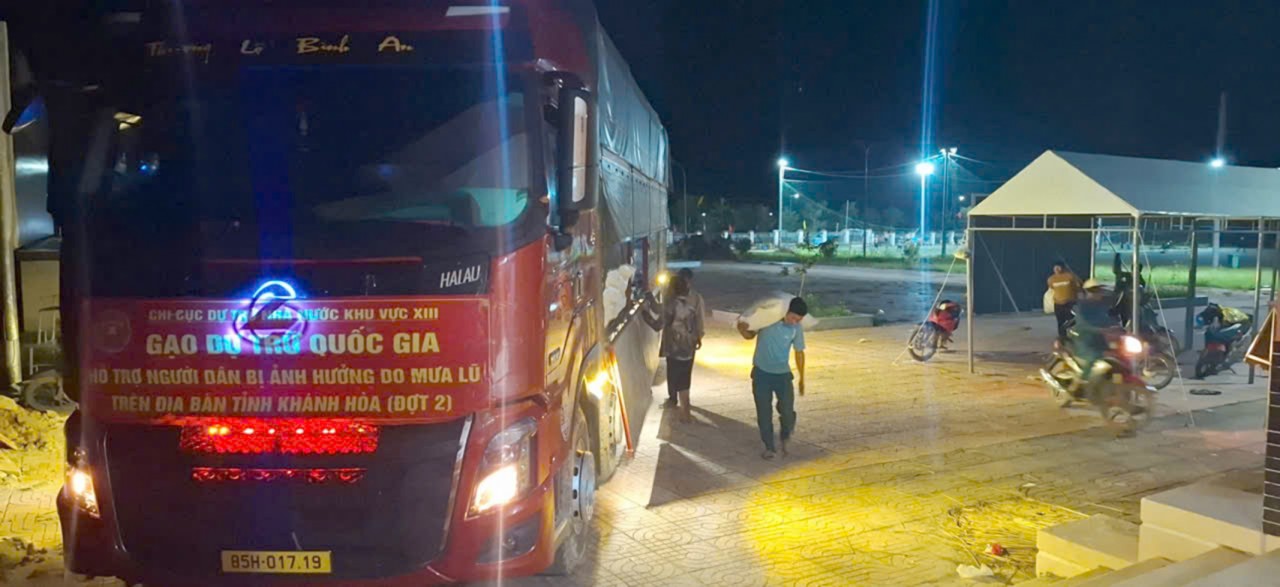 Chi cục Dự trữ Nhà nước khu vực XIII hoàn thành xuất cấp (đợt 2) gần 3.900 tấn gạo hỗ trợ người dân Khánh Hòa Chi cục Dự trữ Nhà nước khu vực XIII hoàn thành xuất cấp (đợt 2) gần 3.900 tấn gạo hỗ trợ người dân Khánh Hòa