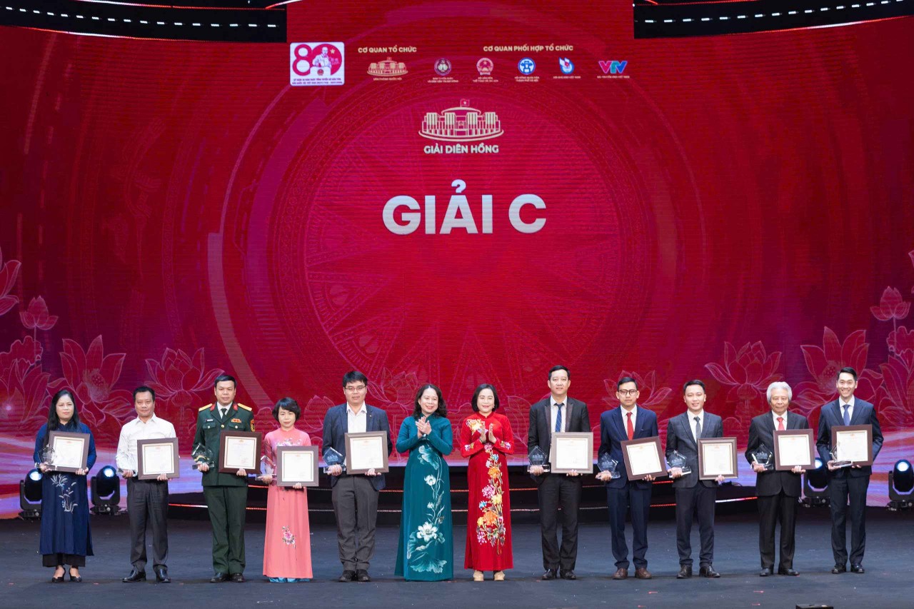 Giải Diên Hồng lần thứ tư: Vinh danh 64 tác phẩm báo chí xuất sắc Giải Diên Hồng lần thứ tư: Vinh danh 64 tác phẩm báo chí xuất sắc