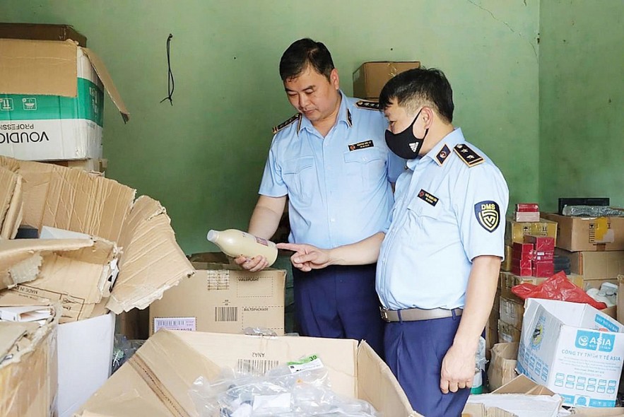 Căng mình chống hàng giả, hàng lậu đợt cao điểm cuối năm