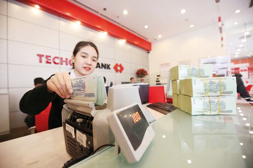 Bancassurance tăng tốc, ngân hàng mở rộng dư địa thu ngoài lãi