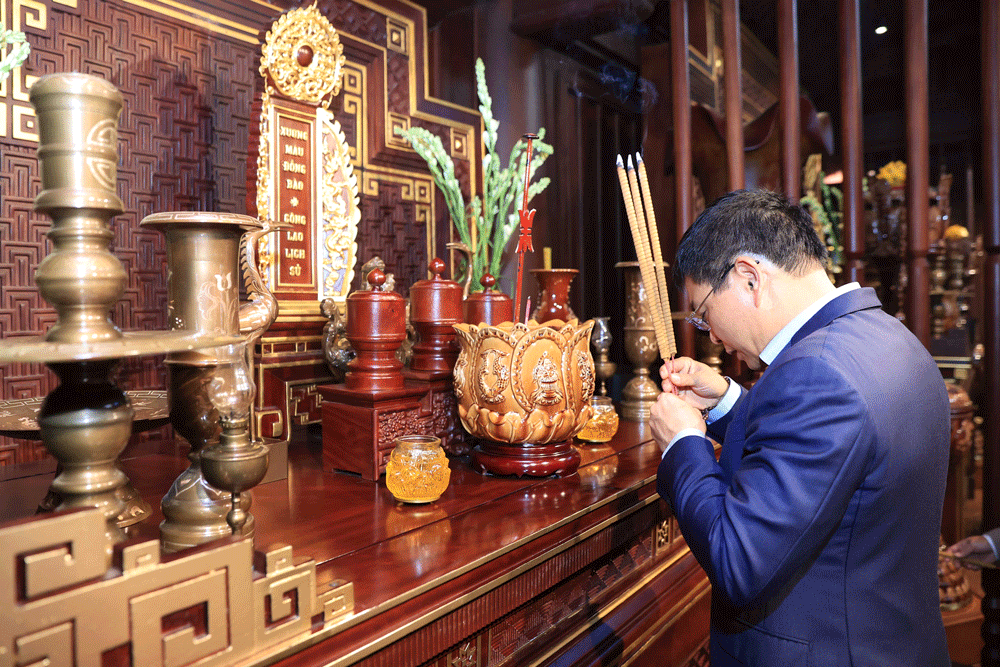 Bộ trưởng Nguyễn Văn Thắng dự lễ khánh thành và bàn giao nhà Đại đoàn kết cho 108 hộ nghèo tại Điện Biên