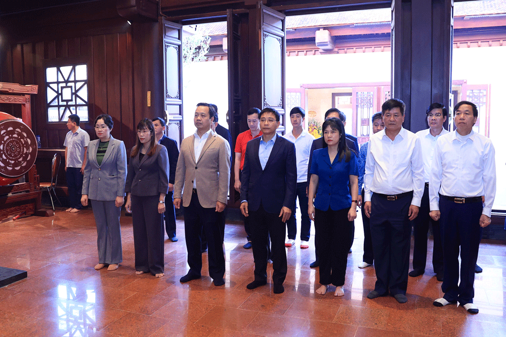 Bộ trưởng Nguyễn Văn Thắng dự lễ khánh thành và bàn giao nhà Đại đoàn kết cho 108 hộ nghèo tại Điện Biên