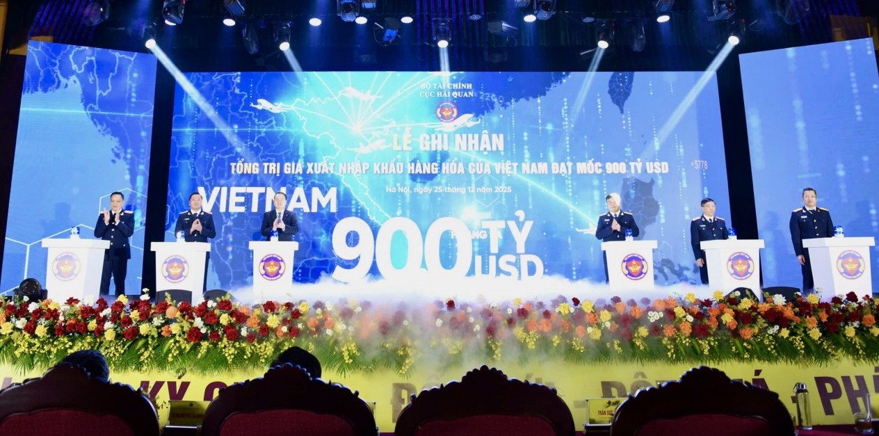 gia tri xuat nhap khau hang hoa cua viet nam can moc 900 ty usd