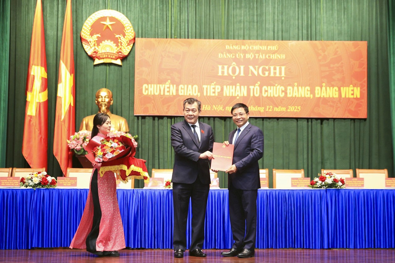 Bàn giao 22 Đảng bộ tập đoàn, tổng công ty, ngân hàng về Đảng bộ Bộ Tài chính