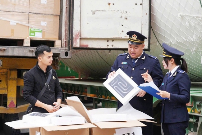 chi cuc hai quan khu vuc v thong quan hang hoa vuot moc 200 ty usd thu ngan sach tang manh