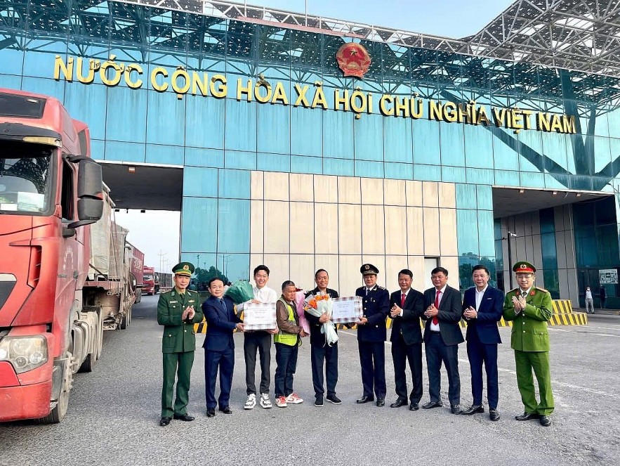 Ngày đầu 2026: Hải quan thông quan 20 triệu USD kim ngạch hàng hoá qua cửa khẩu Móng Cái