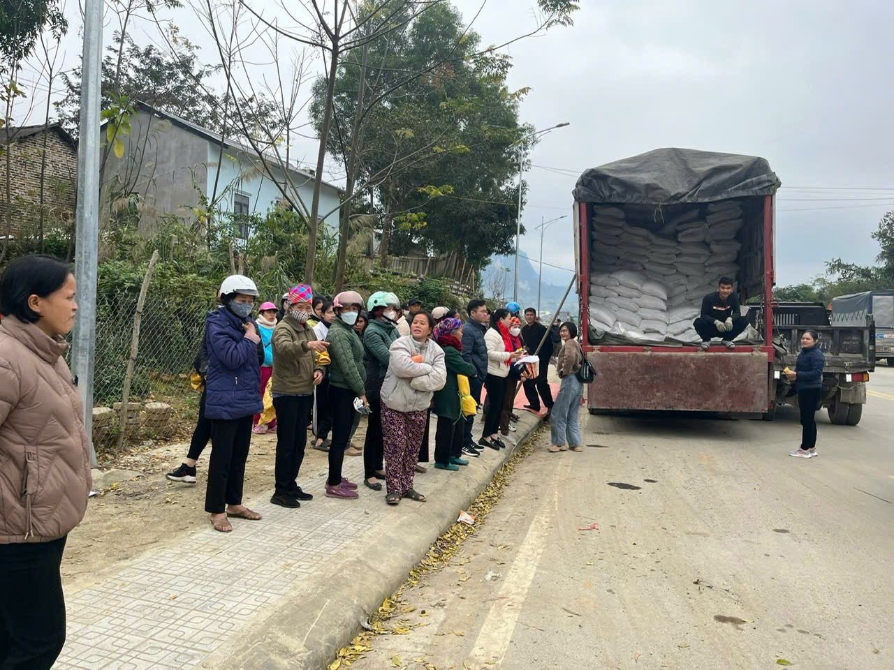 Xuất cấp hơn 800 tấn gạo hỗ trợ nhân dân tỉnh Cao Bằng dịp Tết Nguyên đán năm 2026 Xuất cấp hơn 800 tấn gạo hỗ trợ nhân dân tỉnh Cao Bằng dịp Tết Nguyên đán năm 2026