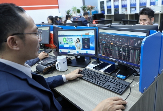 Chứng khoán ngày 7/1: Bỏ xa mốc 1.800 điểm, VN-Index tiếp tục lập đỉnh mới