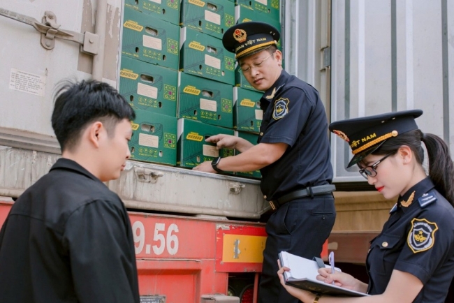 hai quan khu vuc xiv doanh nghiep tham gia lam thu tuc hai quan tang gan 10