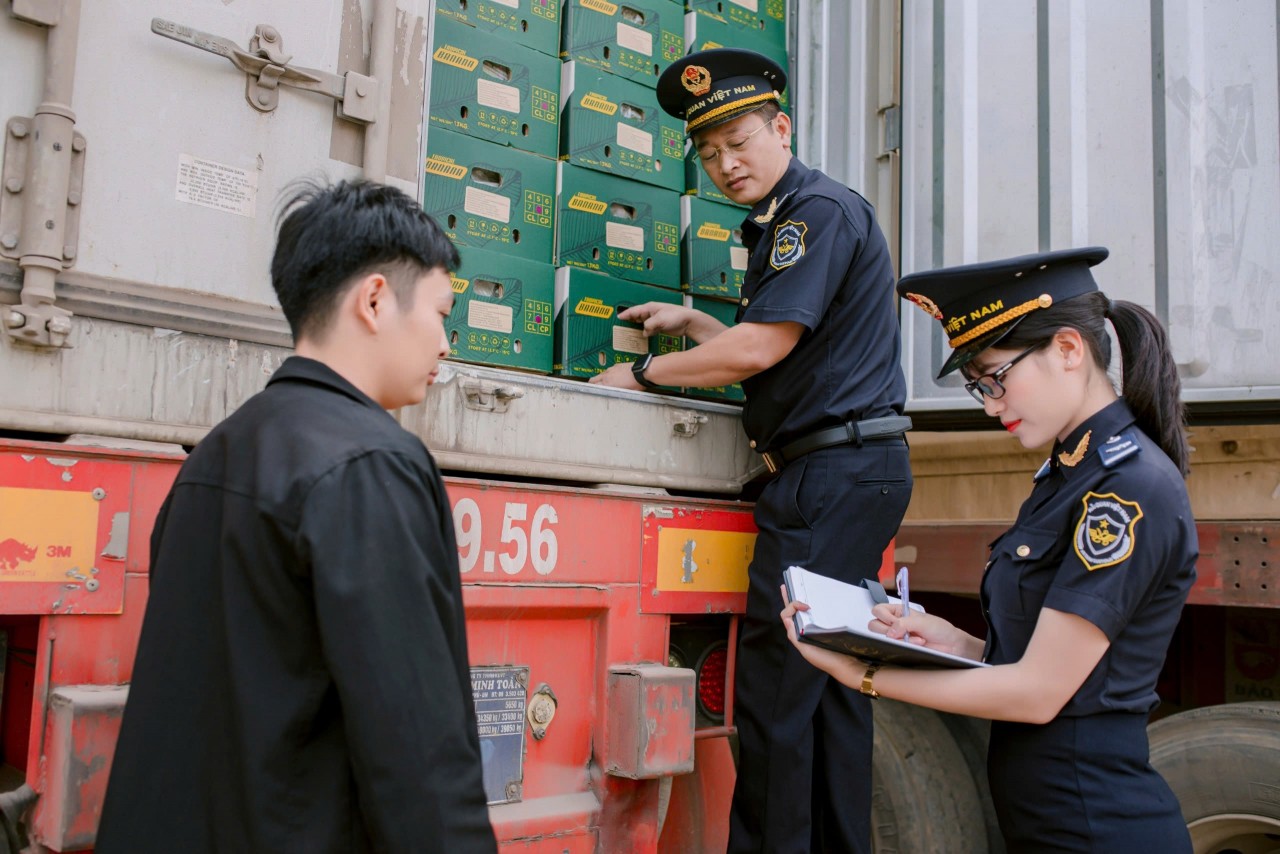 Hải quan Khu vực XIV: Doanh nghiệp tham gia làm thủ tục hải quan tăng gần 10% Hải quan Khu vực XIV: Doanh nghiệp tham gia làm thủ tục hải quan tăng gần 10%