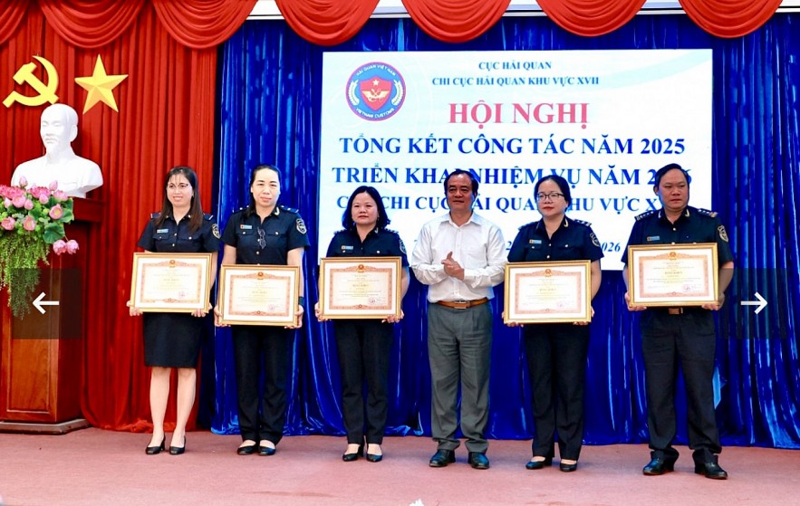 undefined Hải quan khu vực XVII: Nhiều tập thể, cá nhân được khen thưởng