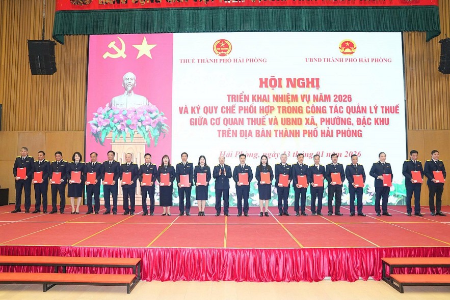 Thuế TP. Hải Phòng triển khai nhiệm vụ năm 2026, ký quy chế phối hợp với UBND xã, phường, đặc khu Thuế TP. Hải Phòng nhanh chóng vào cuộc triển khai công tác thuế ngay từ đầu năm