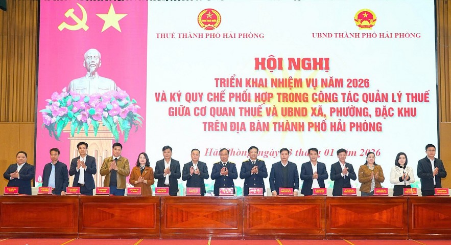 Thuế TP. Hải Phòng triển khai nhiệm vụ năm 2026, ký quy chế phối hợp với UBND xã, phường, đặc khu Thuế TP. Hải Phòng nhanh chóng vào cuộc triển khai công tác thuế ngay từ đầu năm