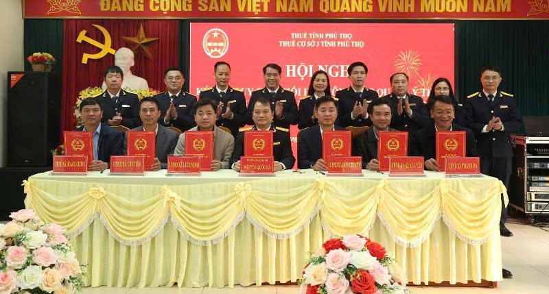 Thuế cơ sở 3 tỉnh Phú Thọ ký kết quy chế phối hợp quản lý thuế với 17 xã