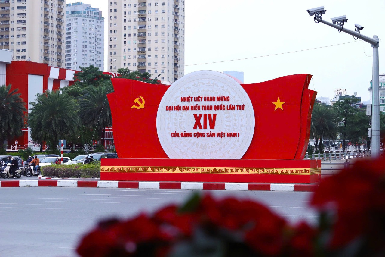 Hà Nội trang hoàng rực rỡ chào mừng Đại hội XIV của Đảng