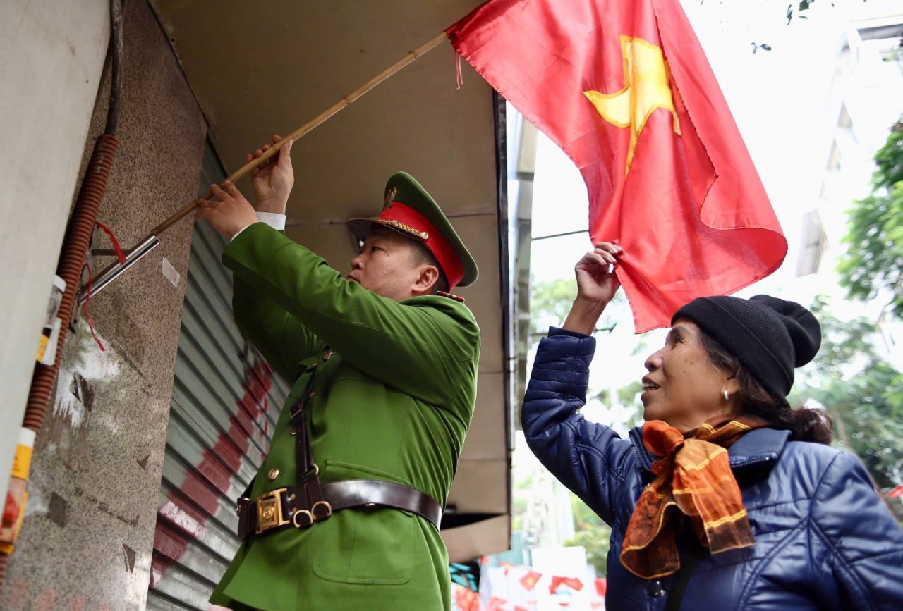 Hà Nội trang hoàng rực rỡ chào mừng Đại hội XIV của Đảng