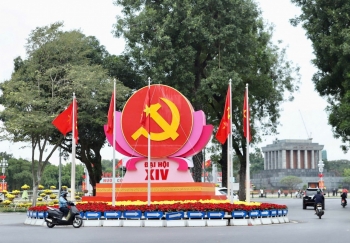 Hà Nội trang hoàng rực rỡ chào mừng Đại hội XIV của Đảng