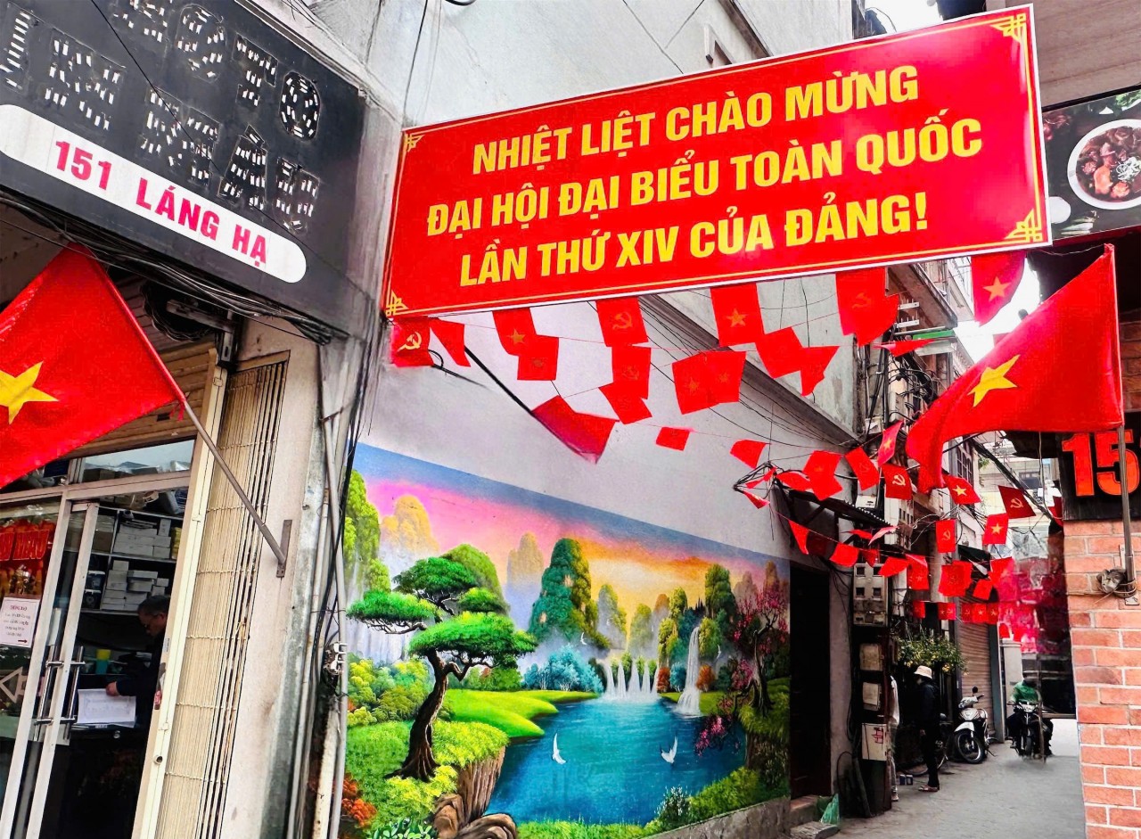 Hà Nội trang hoàng rực rỡ chào mừng Đại hội XIV của Đảng