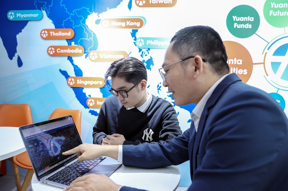 Chứng khoán ngày 19/1: VN-Index tiếp tục tăng điểm, tiến sát mốc 1.900 điểm Chứng khoán ngày 19/1: VN-Index tiếp tục tăng điểm, tiến sát mốc 1.900 điểm