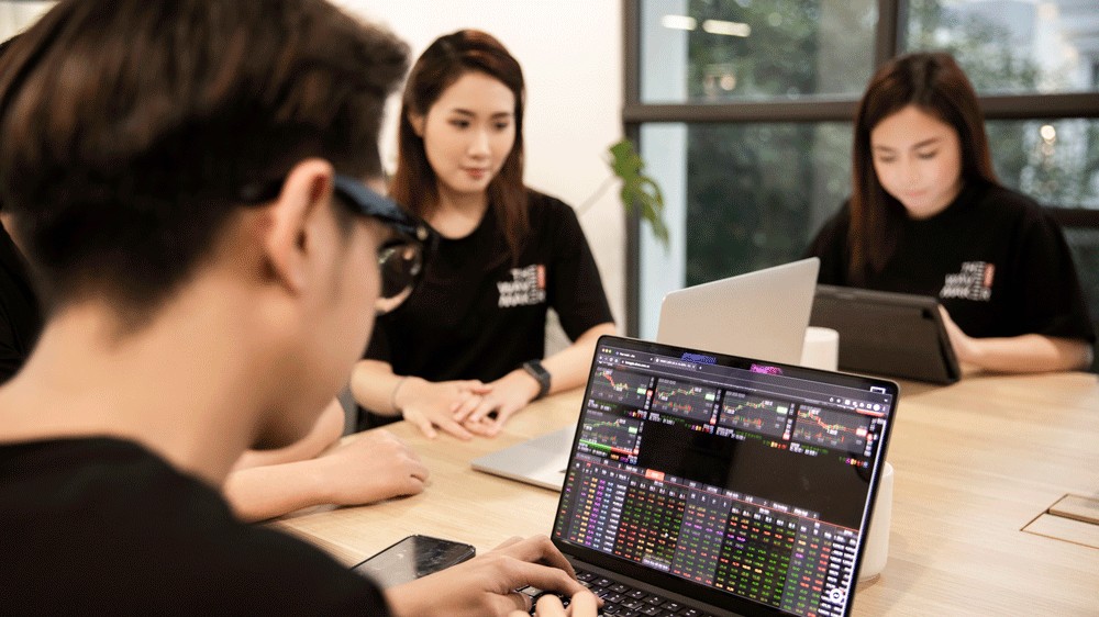 Chứng khoán phái sinh ngày 2/3: Sắc đỏ bao trùm, chênh lệch trở lại trạng thái dương