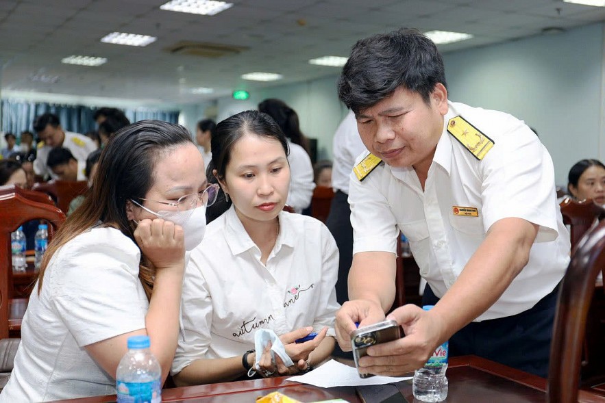 Thuế TP. Hồ Chí Minh: Gắn hỗ trợ người dân, doanh nghiệp với nâng cao hiệu quả quản lý Thuế TP. Hồ Chí Minh: Gắn hỗ trợ người dân, doanh nghiệp với nâng cao hiệu quả quản lý