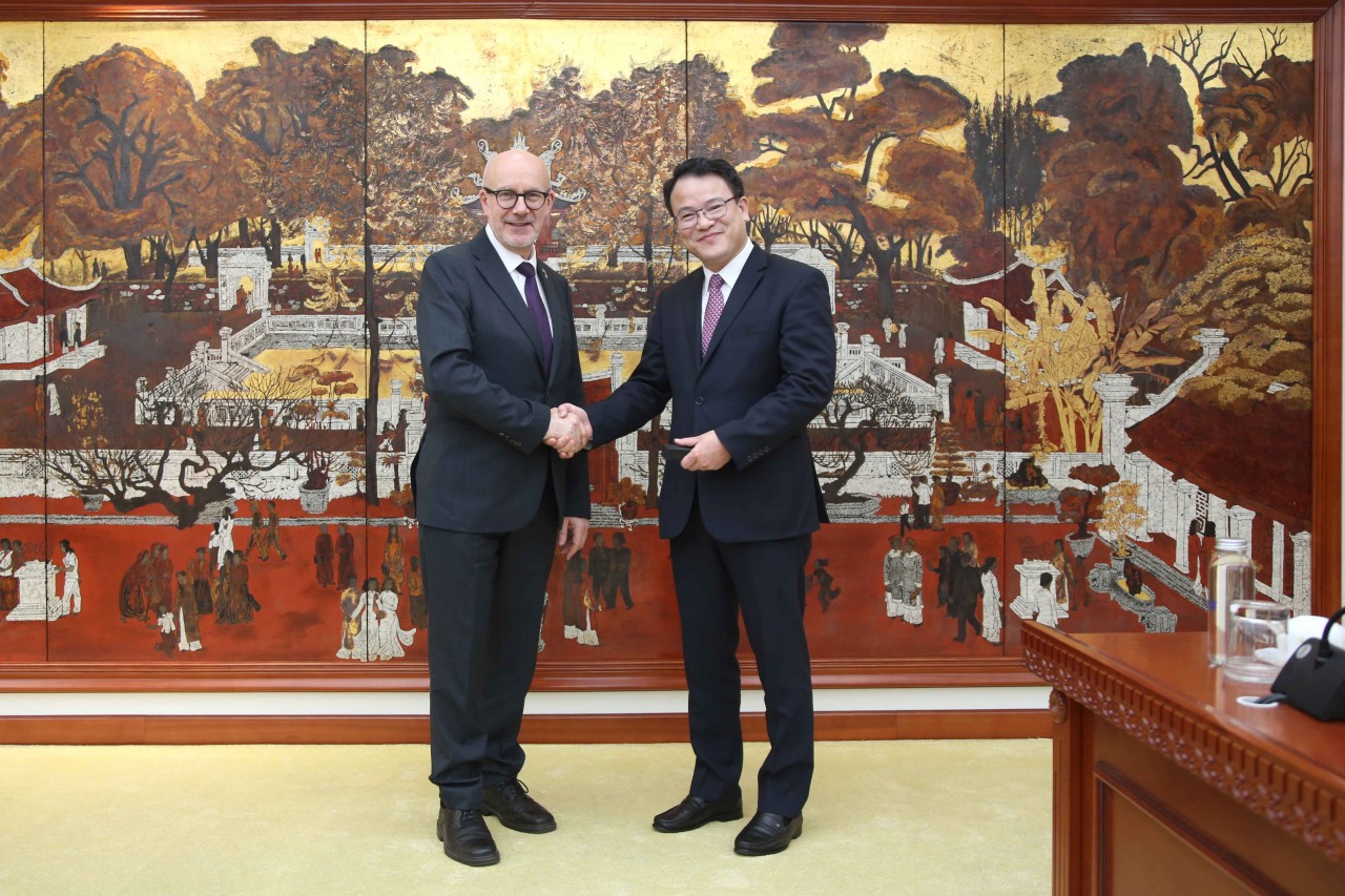 Việt Nam - Vương quốc Anh hợp tác hoàn thiện các cơ chế vận hành Trung tâm Tài chính quốc tế