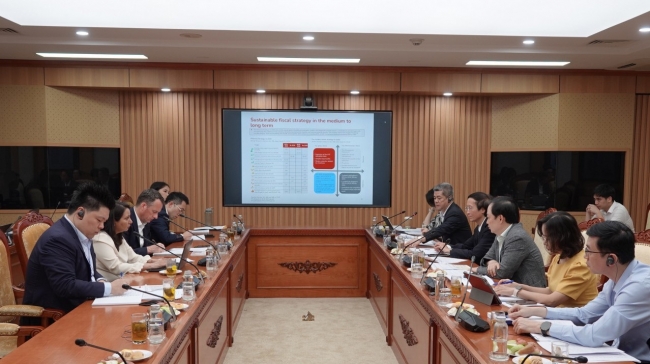 Fitch Ratings nâng xếp hạng tín nhiệm công cụ nợ dài hạn cao cấp có bảo đảm của Việt Nam lên mức BBB-