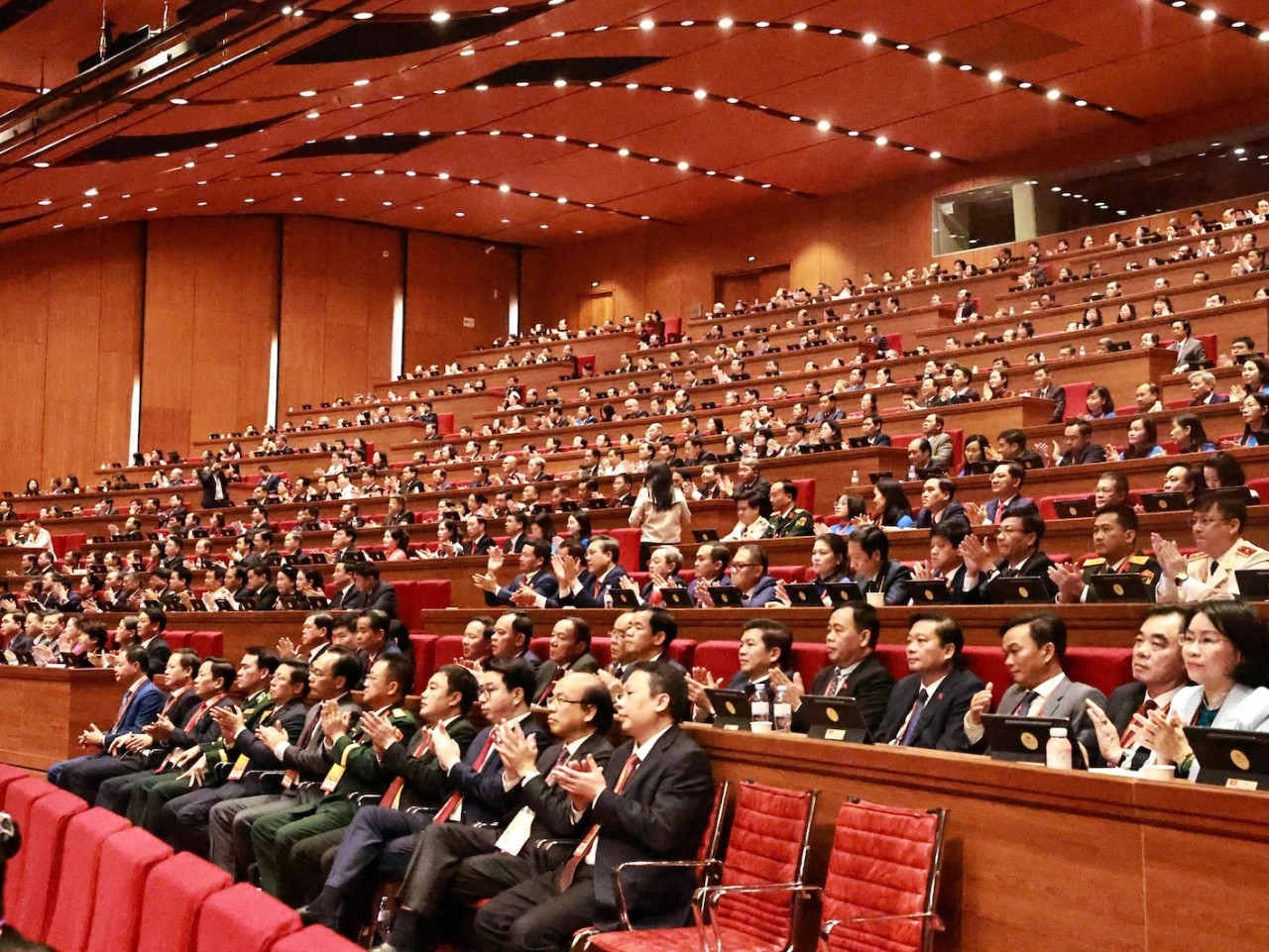 Công bố kết quả bầu Bộ Chính trị, Tổng Bí thư, Ban Bí thư, Ủy ban Kiểm tra Trung ương, Chủ nhiệm Ủy ban Kiểm tra Trung ương Khóa XIV