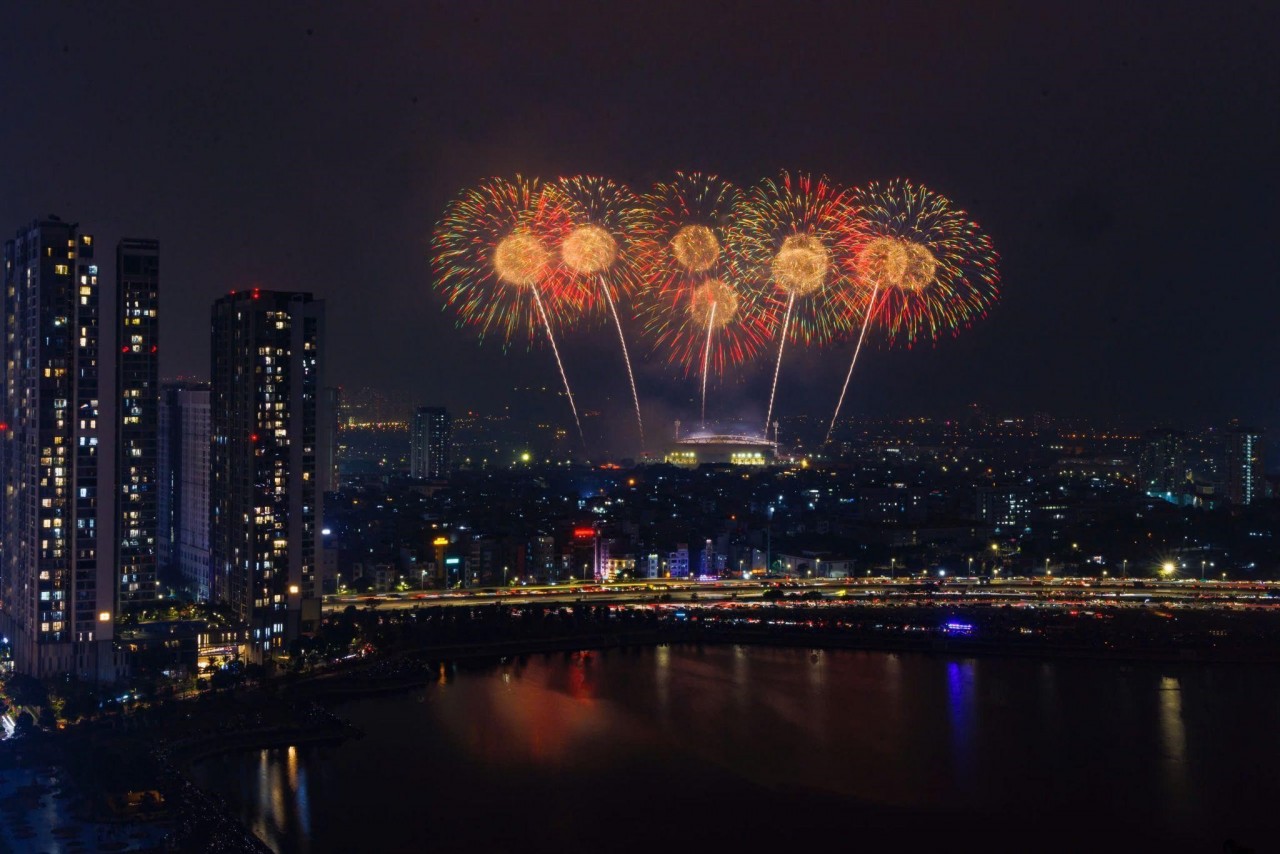 Từ Phú Quốc, Đà Nẵng, Sun Group mang cả bầu trời pháo hoa đỉnh cao ra Thủ đô