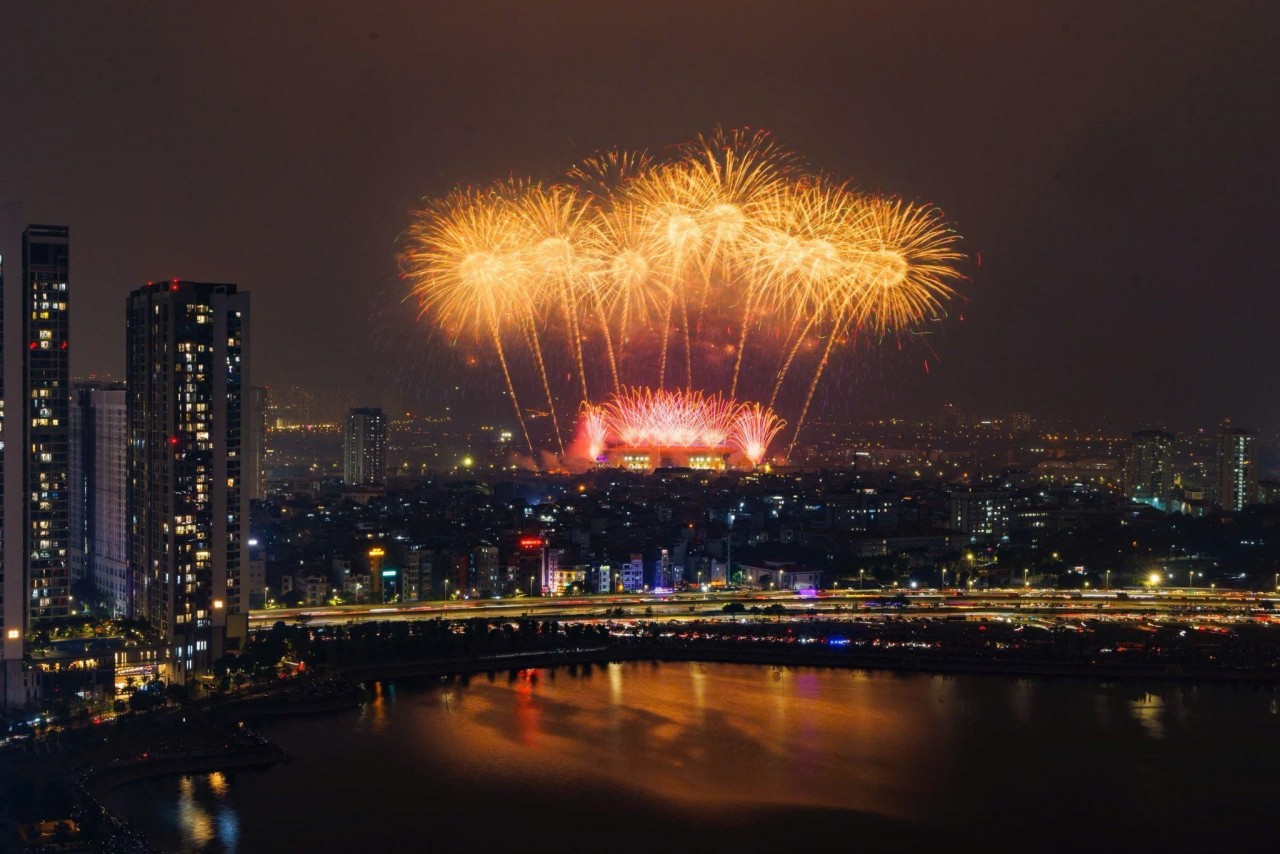 Từ Phú Quốc, Đà Nẵng, Sun Group mang cả bầu trời pháo hoa đỉnh cao ra Thủ đô