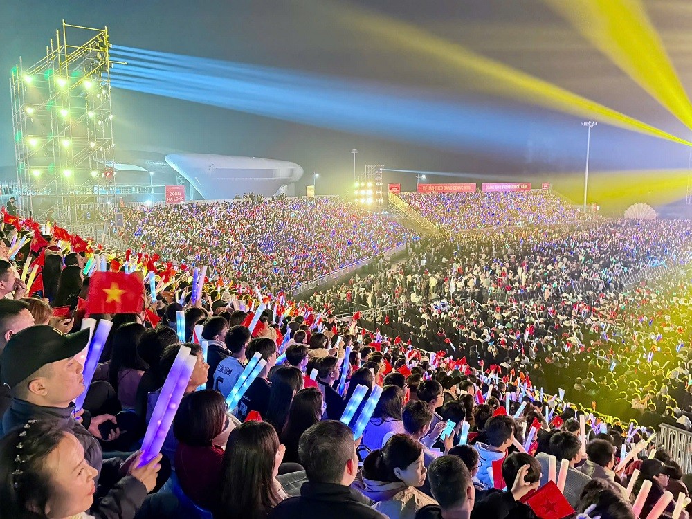 Hơn 50.000 người tham gia chương trình nghệ thuật chào mừng thành công Đại hội đại biểu toàn quốc lần thứ XIV tại Quảng Ninh