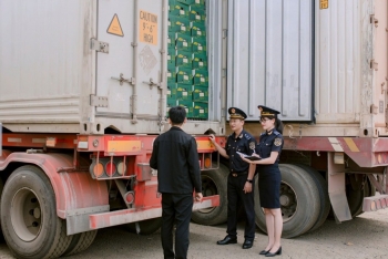 Xuất nhập khẩu tăng cuối năm - Áp lực chống buôn lậu cho hải quan khu vực Tây nguyên