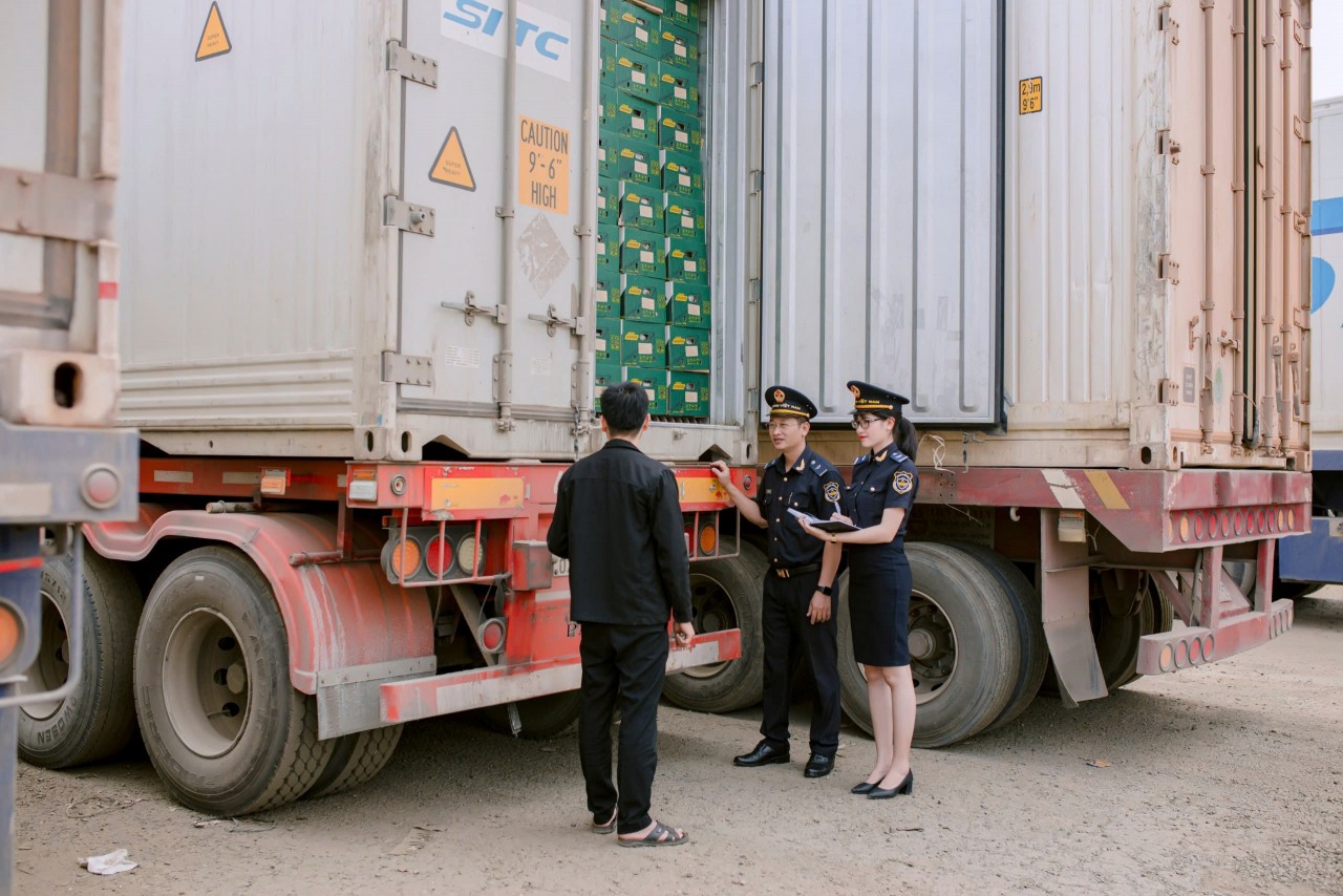 Xuất nhập khẩu tăng cuối năm - Áp lực chống buôn lậu cho hải quan khu vực Tây nguyên Xuất nhập khẩu tăng cuối năm - Áp lực chống buôn lậu cho hải quan khu vực Tây nguyên