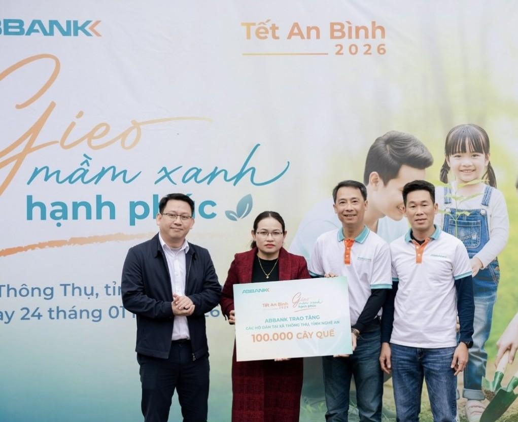 ABBANK trao tặng 100.000 cây quế cho người dân xã Thông Thụ, Nghệ An