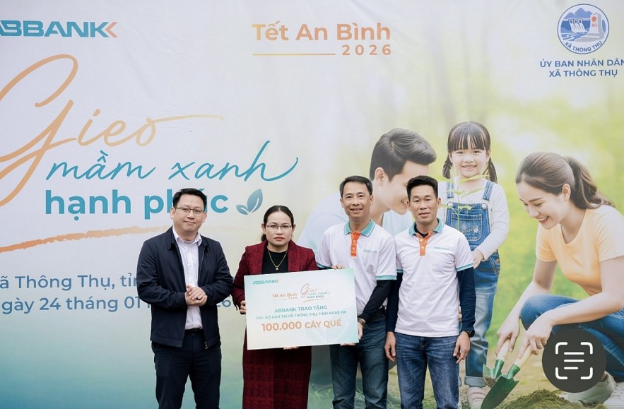 ABBANK trao tặng 100.000 cây quế cho người dân xã Thông Thụ, Nghệ An