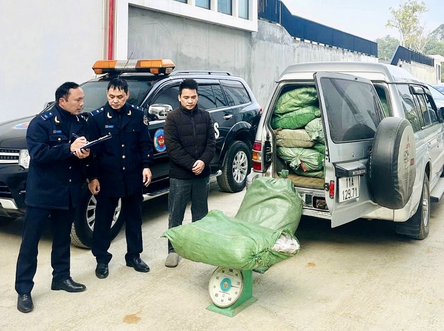 Hải quan khu vực XVI chặn đứng vụ buôn lậu gần 800 kg lá thuốc lá tại Cao Bằng