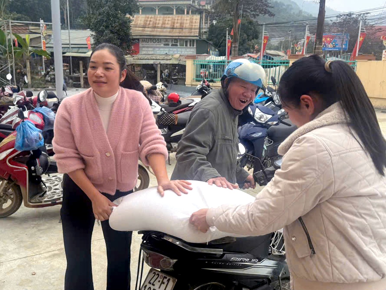 Kịp thời xuất cấp hơn 729 tấn gạo hỗ trợ nhân dân tỉnh Tuyên Quang dịp Tết Bính Ngọ 2026