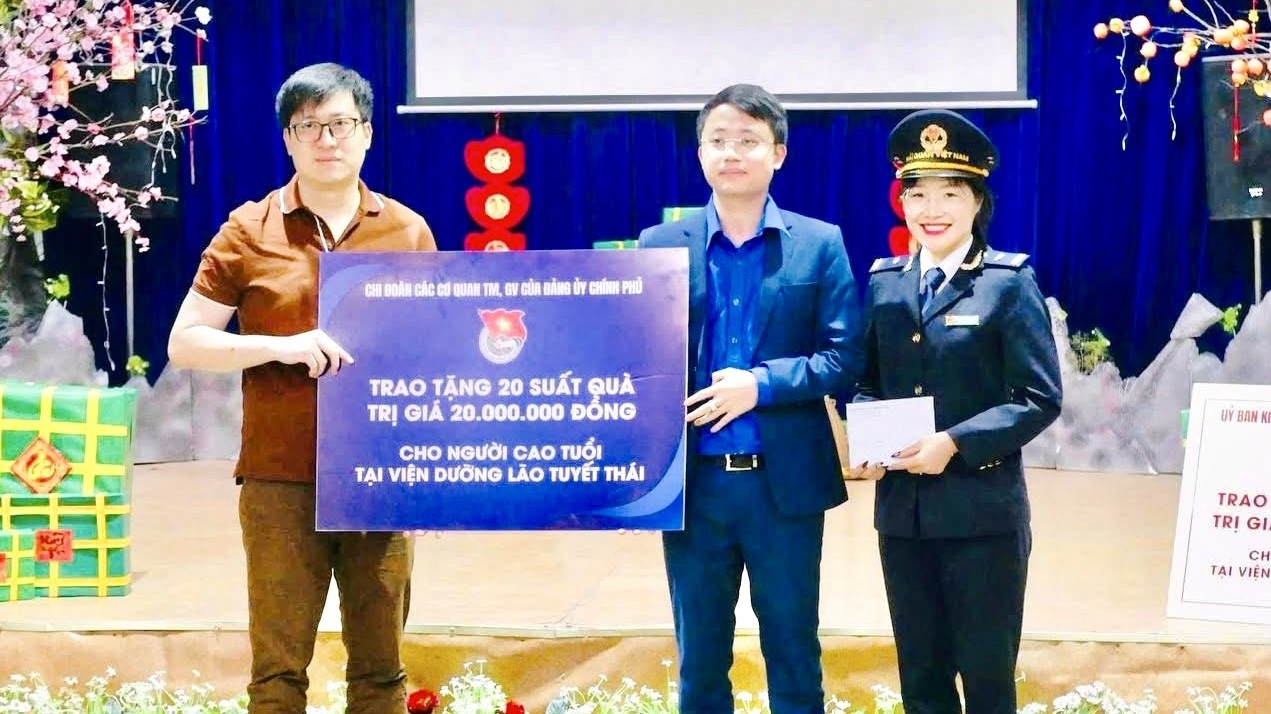 Hải quan trao hơn 100 suất quà Tết Xuân 2026, lan tỏa tinh thần sẻ chia vì cộng đồng