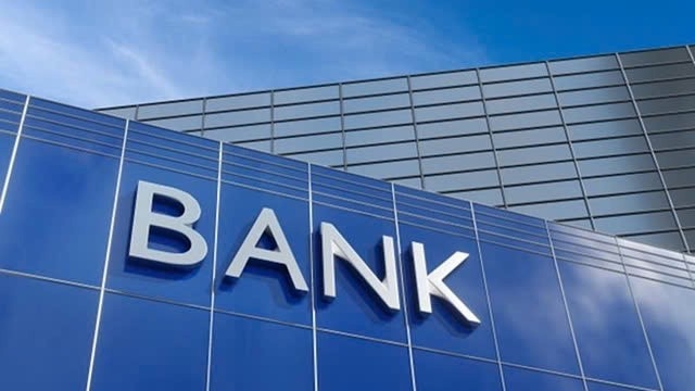 Dự báo NIM ngành ngân hàng tăng tới 50 điểm cơ bản, vẫn cần thận trọng nhiều rủi ro