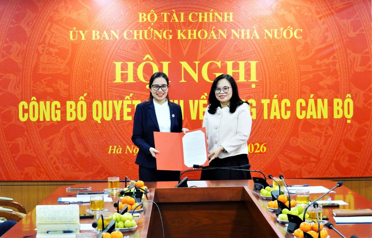 Trao quyết định bổ nhiệm Phó Trưởng ban Quản lý kinh doanh chứng khoán