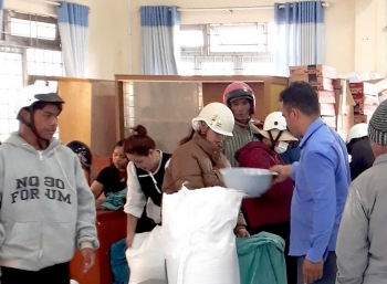 Ngành Dự trữ Nhà nước khẩn trương xuất cấp gạo hỗ trợ người dân đón Tết